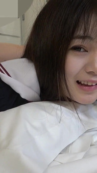 18-jährige japanische schwarzhaarige Schönheit. Schlanker Amateur und rasierter Sex. Unzensiert, Asiatisch, Hentai, POV, Cosplay
