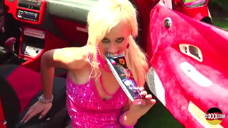 123XXX - 100% Amateurs: Blondă germană are pizda rasă zdrobită în perspectivă la persoana 1