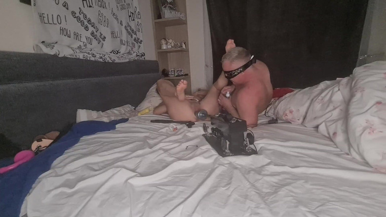 Anal Fetish Couple: Enorme consolo na máquina de foder e eu lambendo seu...