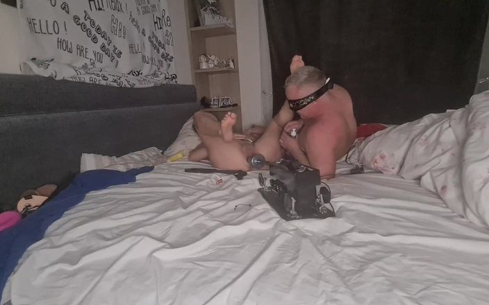 Anal Fetish Couple: Enorme consolador en máquina de follar y yo lamiendo su...