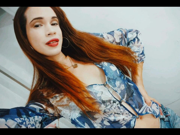 Ladyboy Karl: Lena fickte mich auf Sopha