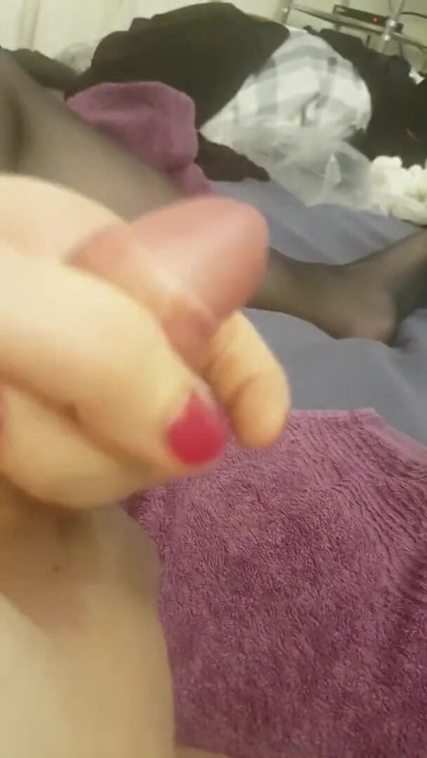 TrannySexyFeet: Sborra su dei piedi di una sexy trans vol 1 - 25 min