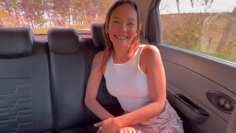 KerentSleen: क्रिसमस मनाने के लिए मेरे ससुराल के घर के रास्ते में कार में तीन लोगों की चुदाई