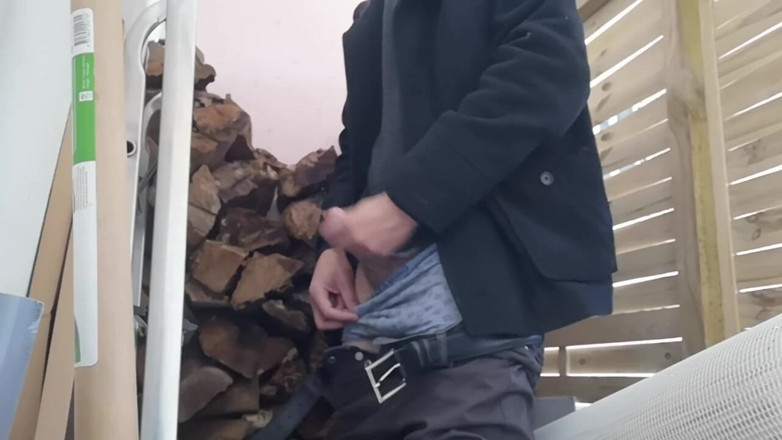 Rafael Torreano: Honění v my neighbours wood storage place