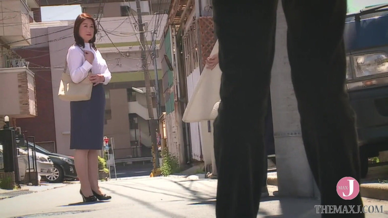 Celebrity Japan: Making her debut as a newcomer and mature porn star!...