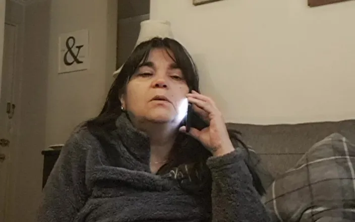 Mommy big hairy pussy: Cell Phone Call Causes MILF to Masturbate