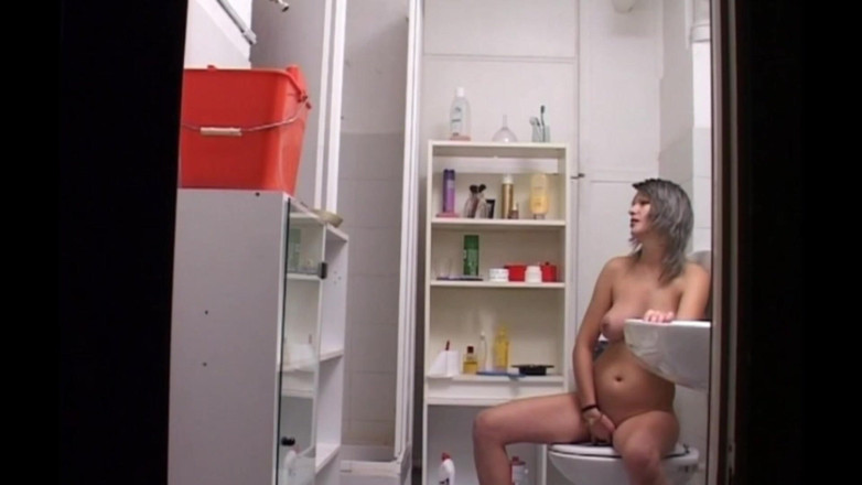 My real dirty life: Con đĩ Rumani này rất hứng tình và thủ dâm trong...