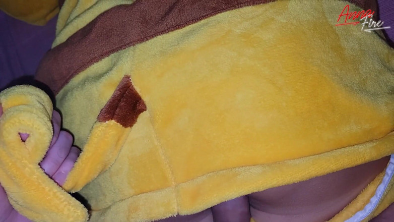 Anna Fire: Làm thế nào để lấp đầy một âm hộ Pikachu