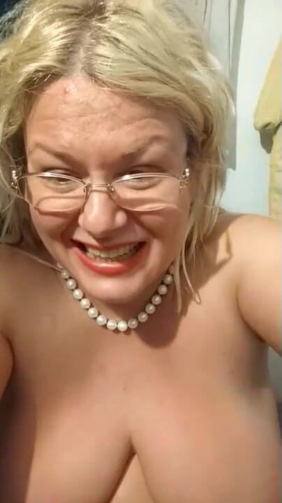Putarankahotmilf: shauchaalay men visphot hone tak mera peshaab rakhen