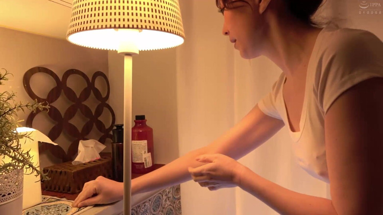 Raptor Inc: Yuri Hanai - die Masseuse im Massagesalon ist die schöne ehefrau,...