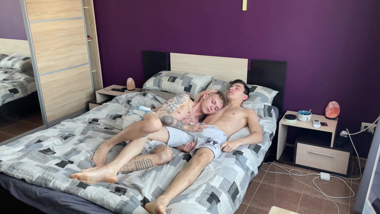 Max Gen: Dua cewek kembar muncrat di saat yang bersamaan