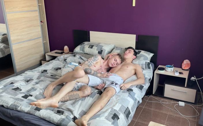 Max Gen: Two Twink Cums at Same Time
