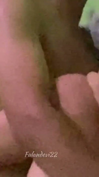그는 나를 하루 종일 팔로우하고 우리가 만난 후에