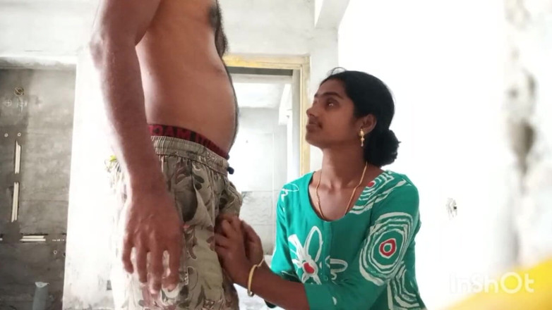 AmpleOunce283: Hintli kız arkadaş ve erkek arkadaşıyla yeni binada seks yapıyor