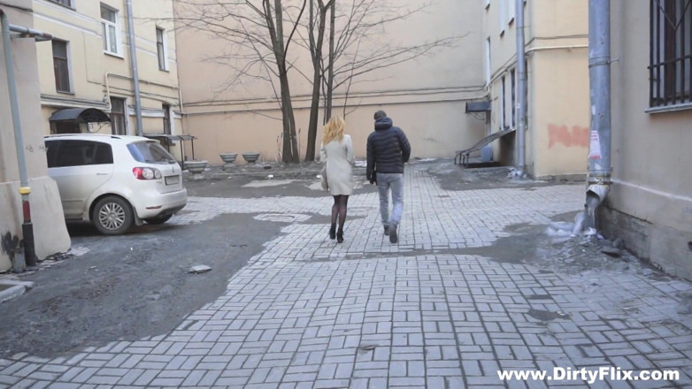 She is Nerdy: Fucking on sightseeing tour
