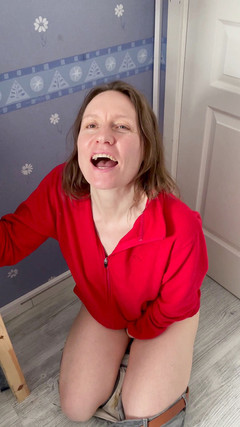 Slutwife Claire: Masturbace na podlaze