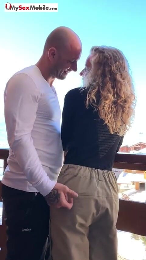 MySexMobile: Blonda franceză Angel Emily în înregistrare sexuală din vacanța de iarnă