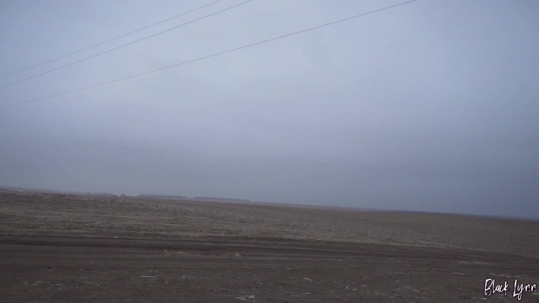 YSP Studio: Leren leggins brunette masturbeert in de auto