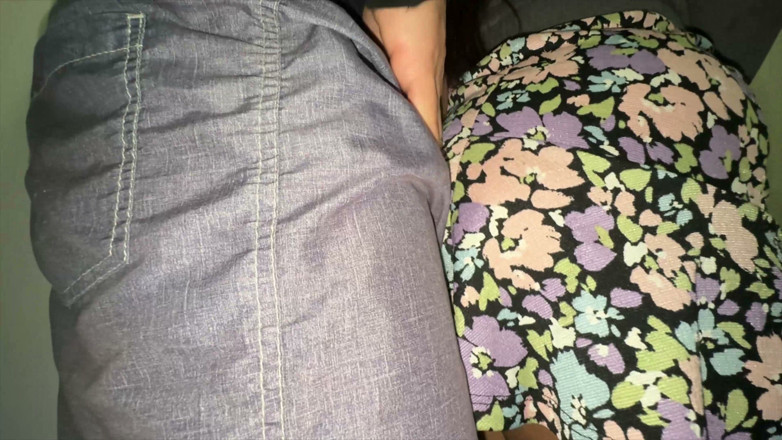 CoupleOfHotSins: Si Aggrappa Al Pene Di Uno Sconosciuto Con Una Enorme...