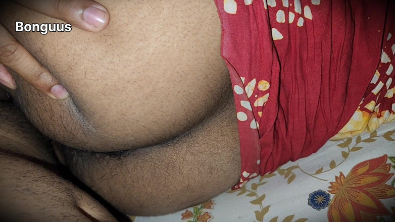 Riya Bonguus: Sesso softcore con la mia matrigna di notte sborra sulla...