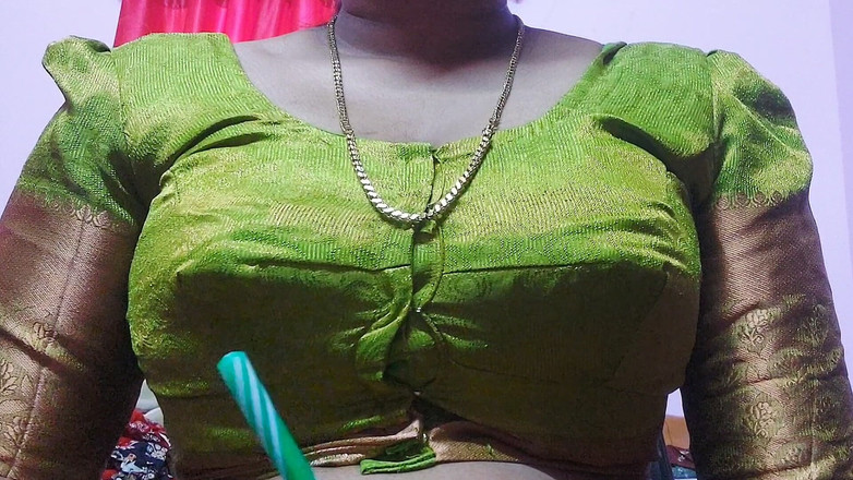 Desi Mohini: Indický šéf zavolal své sekretářce do svého soukromého pokoje