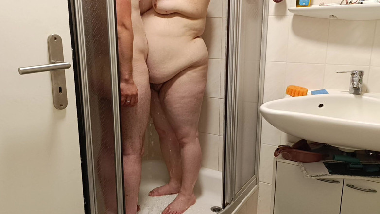 Jonas1996: Momento de ducha caliente, enjabono todo el cuerpo