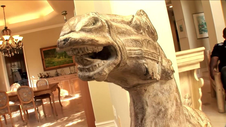 Erotic Planet Studio: Seksi esmer kadın tüm deliklerinde büyük siyah yarağı seviyor