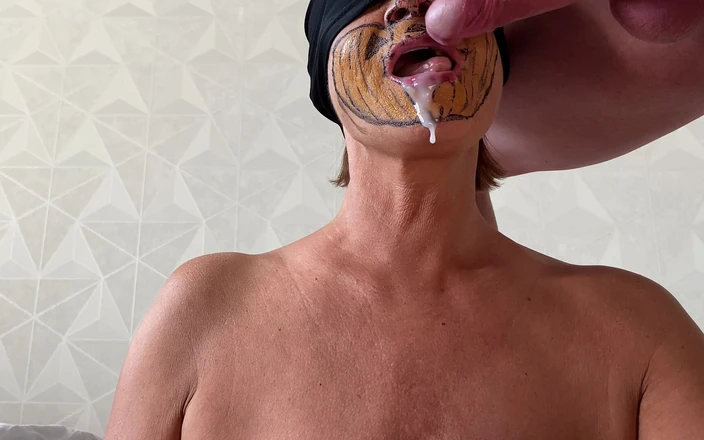 TaniaMilf: MILF Pumpkin Oral Creampie Cumshot