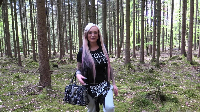 Casting66: Mila Milaoutdoorgefickt