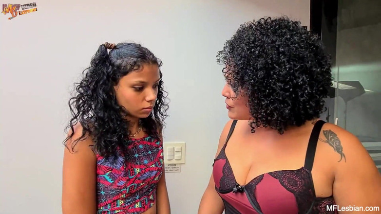 MF Lesbian: MILF Nira gör äta hennes fitta och sperma