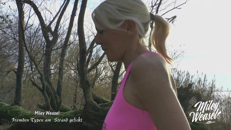 Miley Weasel: 해변에서 낯선 흑인 대물 자지에게 따먹히다