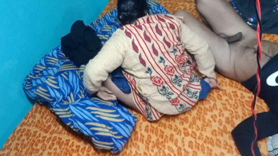 Manjushukla: Awek montel sedang menghisap dan berkongkek.