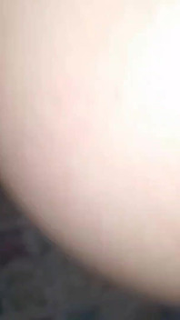 Moje přítelkyně mě požádá, abych jí pomohl s domácími úkoly, jdu do jejího pokoje a nevydržím nutkání ji ošukat, takže se do ní vystříkám