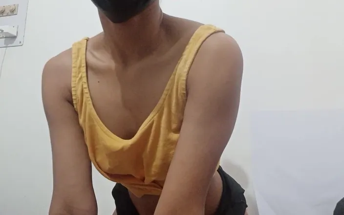 desigirl93: Playing a Little Bit with My Titties!