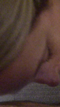 Bbw con tette enormi fa un pompino in ginocchio