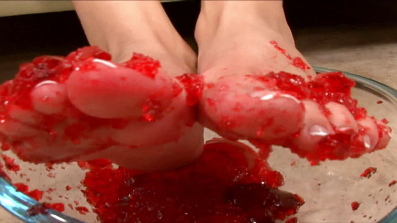 Radical: fetysz stóp z jedzeniem i hardsex