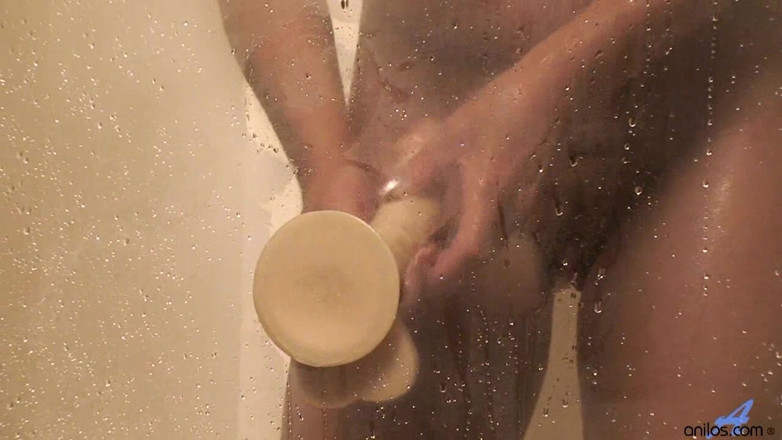 Anilos: Mandi Mainan