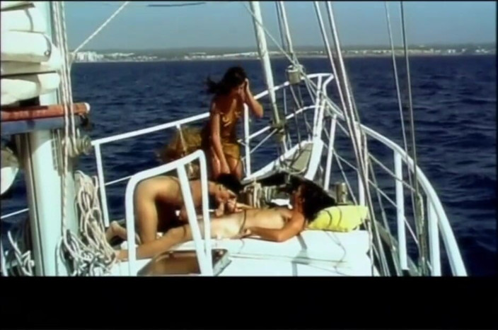 XTime Vod: Une lesbienne se fait lécher la chatte et baiser