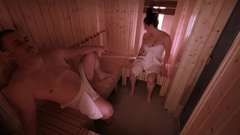 DedeDeville: Benar-benar berisiko dan berkongkek cepat di sauna awam dengan berbilang...
