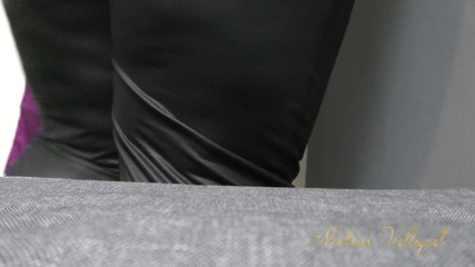 Mxtress Valleycat: Sat On By My Giant Arse