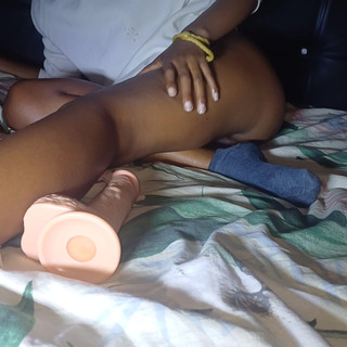 MphowaLepona: Dildo joy