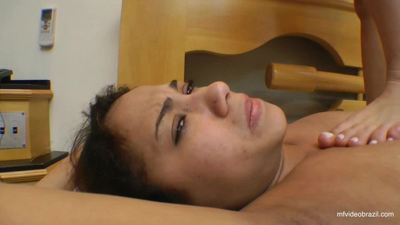 FetishKing: Piétinement de marche dans le thorat - domination des pieds féminins