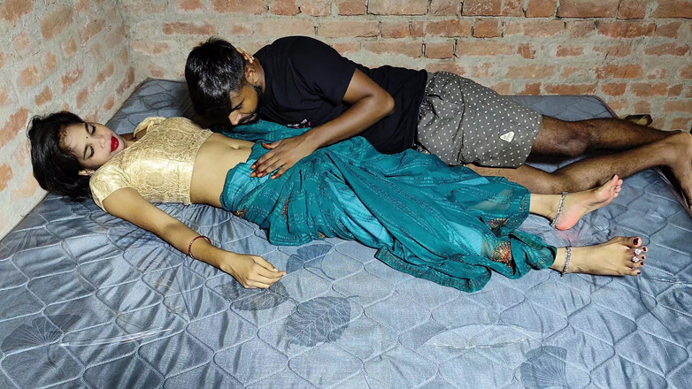 Shivanibaby: Bhabhi nodigde me uit in haar huis voor een etentje...