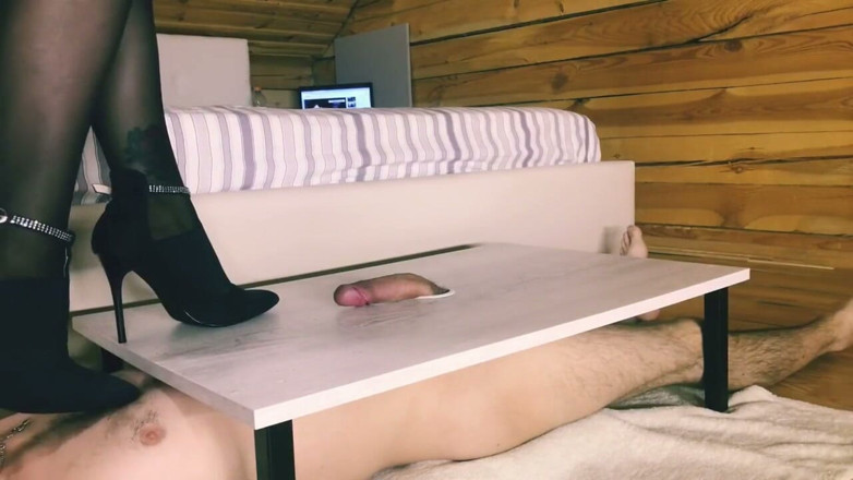 Foxy feets VR studio: 彼女は最初のコック踏みつけです