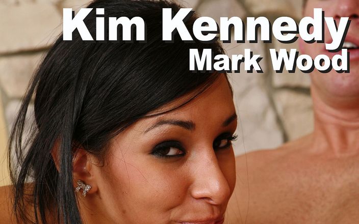Edge Interactive Publishing: Kim Kennedy &amp;amp; Mark Wood zuigen neuken in het gezicht
