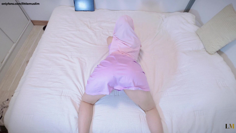 LittleMuslim: A Malaysian Hijabi Girl Twerking in Purple Dress Showing off...