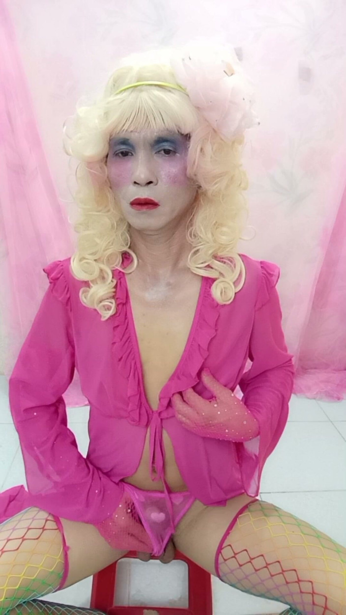 nguyen dang thien tri: Oanh Le Transgender Wearing Sexy Clothes, Pornography, Gentle Cock Jerking...