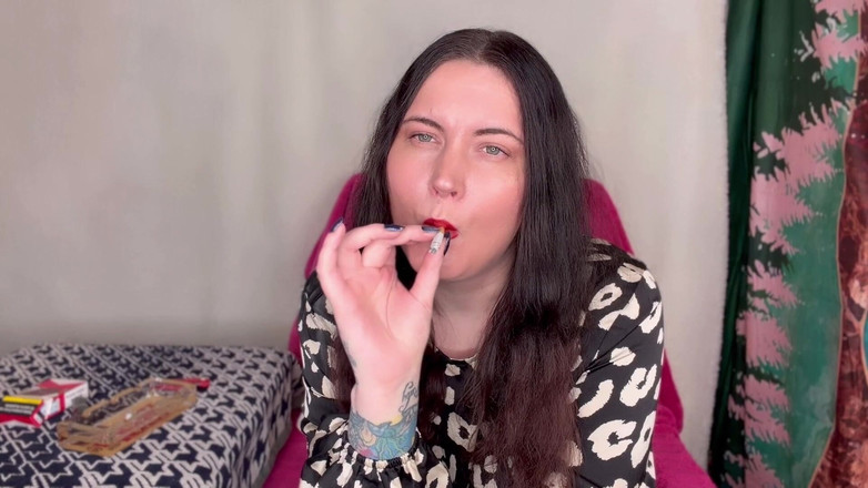 MissFFW: Panna Ffw pali w letniej sukience