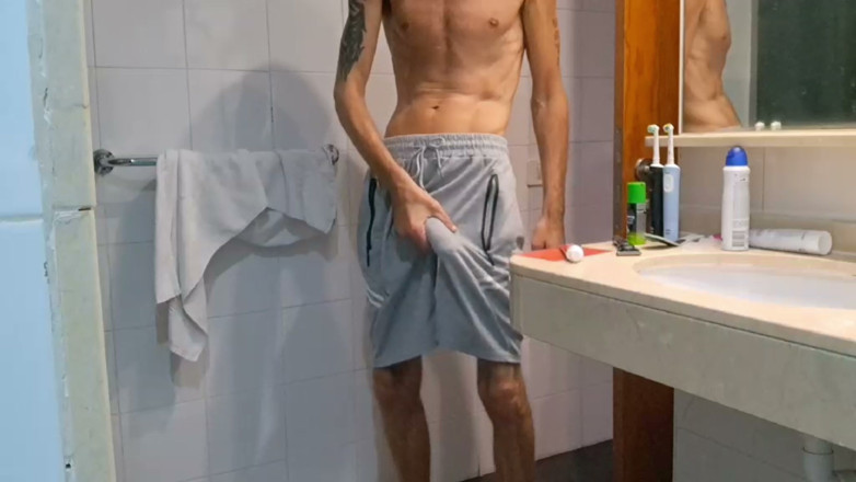 SkinnyWithAHugeDick: Mi Infilavo Nella Casa Dei Miei Vicini E La Chinato...