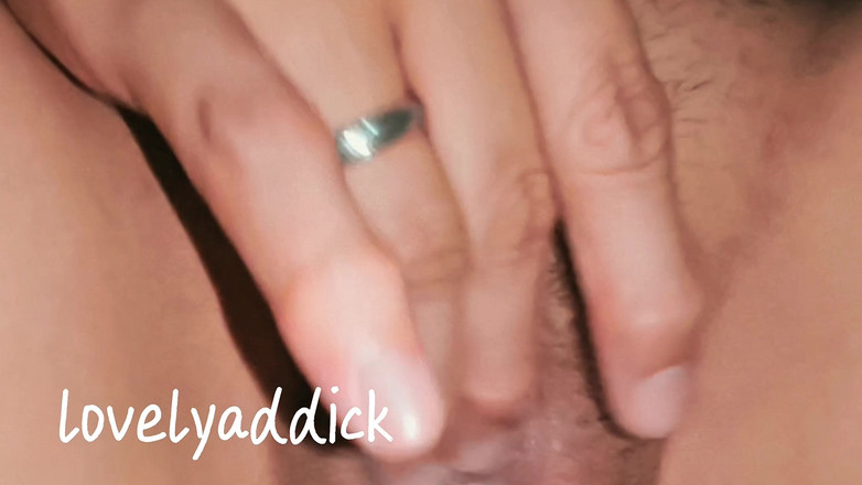 Lovelyaddik: फिलिपीना हॉर्नी कराहते हुए खुद को छू रही है